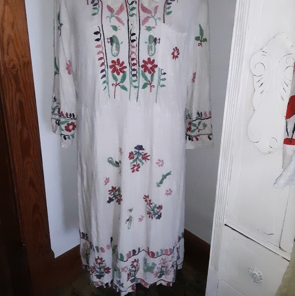 Rare Earlier Piece from Magnolia Pearl Eydris Embroidered Dress - Picture 7 of 11